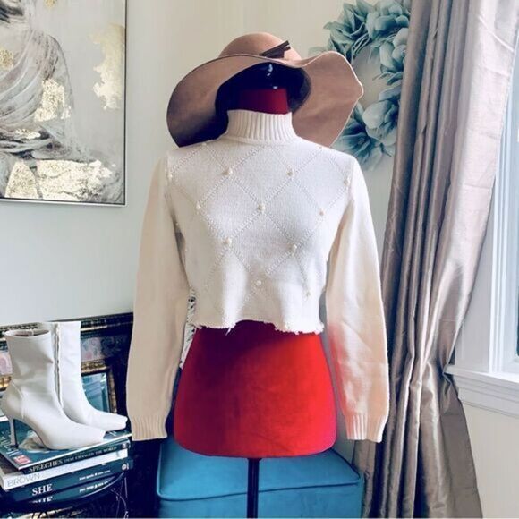 VINTAGE IVORY CROP SWEATER - Picture 1 of 9